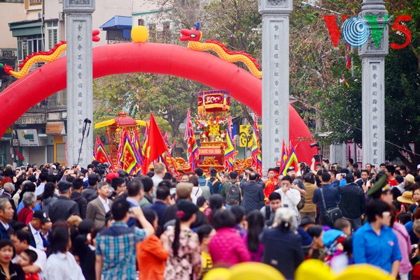 Vietnams Tourismus empfängt viel Touristen zum Tetfest 2017 - ảnh 1